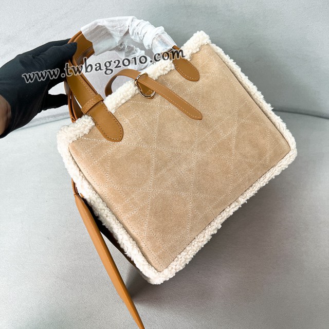 Dior专柜新款迪奥顶级原单Toujours系列中号M2821麂皮毛绒托特手提包 djfk1187